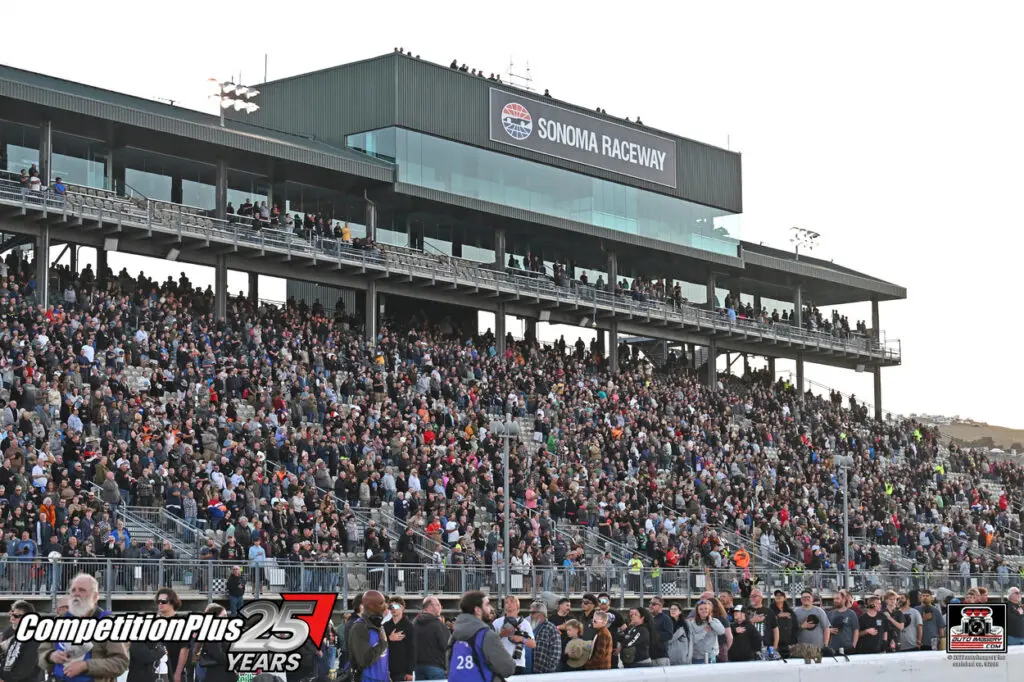 Crowd Friday SonomaNationals 26 01