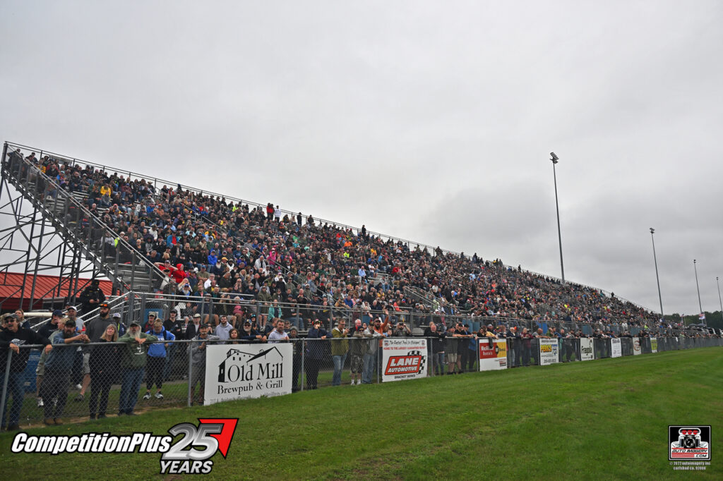 Crowd GreatLakesNationals 26 01 1