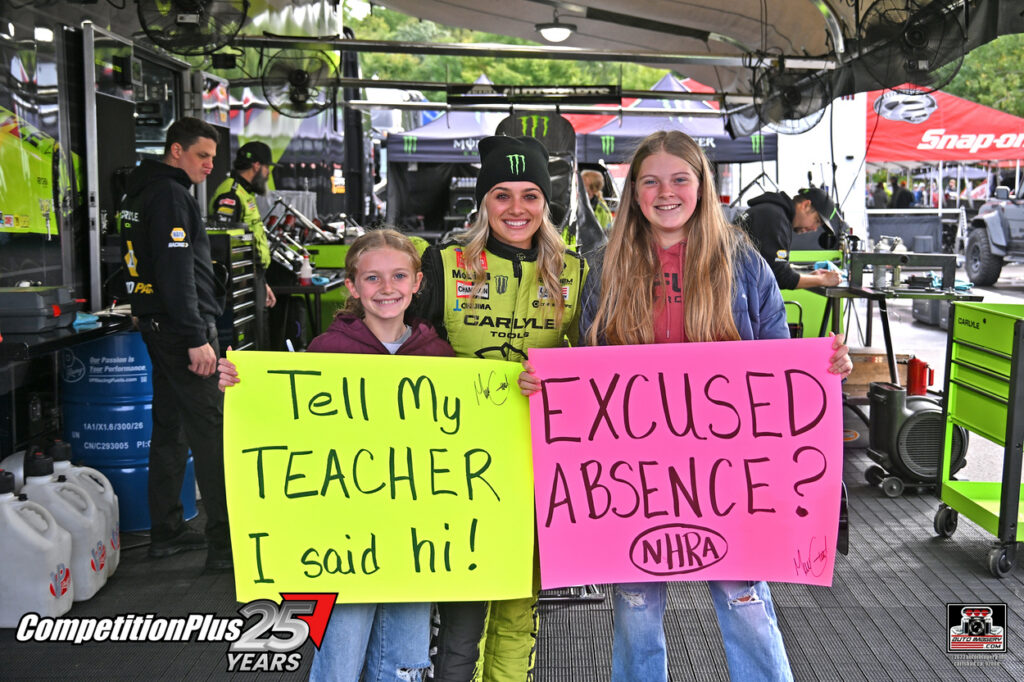 MAddiGordonFans GreatLakesNationals 26 01